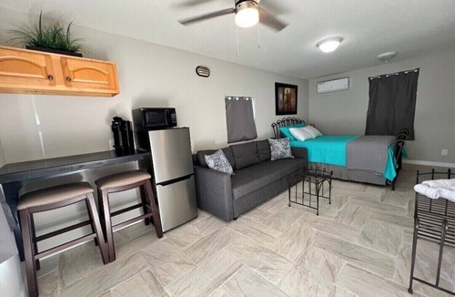 Carrollwood Apartment | Welcoming studio with AC in sunny Tampa