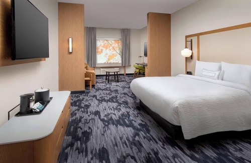 Doral Hotel | Well-Appointed 3 Room Close to Dolphin Mall | Free Hot Breakfast