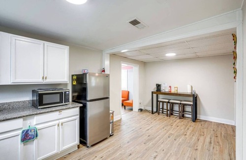Inwood House | Westwood Cottage- 3 BDRM, Perfect for Families!
