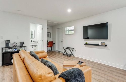 Lakeland Apartment | WFH Friendly! Stylish Lakeland Studio