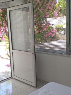 Vissa Apartment | white and blue,finikas syros