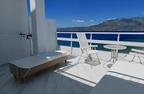 Korithion Apartment | White Angels