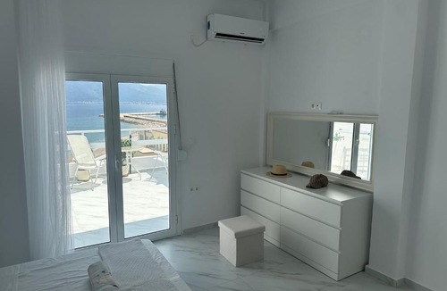 Korithion Apartment | White Angels