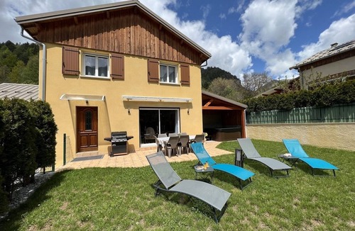 Saint-Jean-Saint-Nicolas Ski Chalet | Whole house: chalet - Saint-Jean-Saint-Nicolas, France