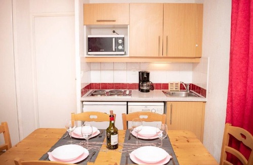 Puy-Saint-Vincent Apartment | Wifi, 2nd floor, swimming pool, balcony, parking, tv, ski locker, 35m², Puy-Saint-Vincent