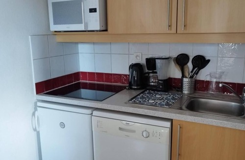 Puy-Saint-Vincent Apartment | Wifi, 2nd floor, swimming pool, balcony, fireplace or stove, parking, tv, ski locker, 39m²