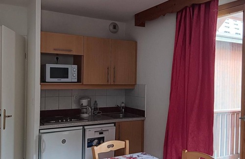 Puy-Saint-Vincent Apartment | Wifi, 3rd floor, swimming pool, balcony, parking, tv, ski locker, 35m², Puy-Saint-Vincent