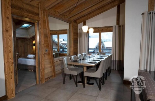Chamonix City Centre Apartment | Wifi, 50m from shops, fitness, swimming pool, sauna, hammam, balcony, ski locker, 78m², Chamonix