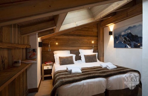 Chamonix City Centre Apartment | Wifi, 50m from shops, fitness, swimming pool, sauna, hammam, balcony, ski locker, 78m², Chamonix
