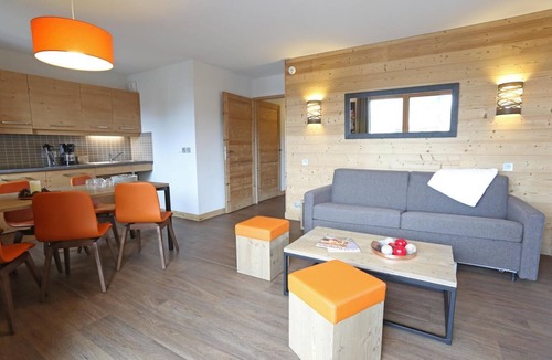 Les Menuires Apartment | Wifi, 50m from resort center, swimming pool, terrace, balcony, tv, ski locker, 58-65m², Les Menuires