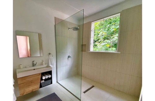 Newcastle Villa | Wind Down Villa 4bdr 3bth w/ Private Pool & River