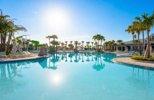 Four Corners House | Windsor Cay 10BR Luxury Home w Game Room