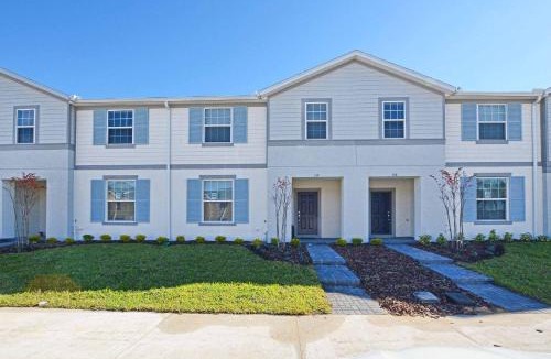 Davenport House | Windsor Island 5 Bed Townhouse splashpool 4500WI