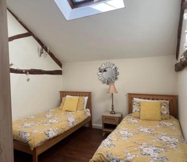 Bersac-sur-Rivalier House | Wisteria cottage