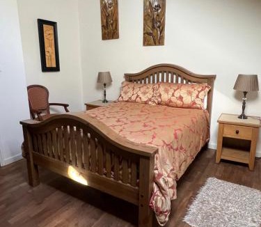 Bersac-sur-Rivalier House | Wisteria cottage