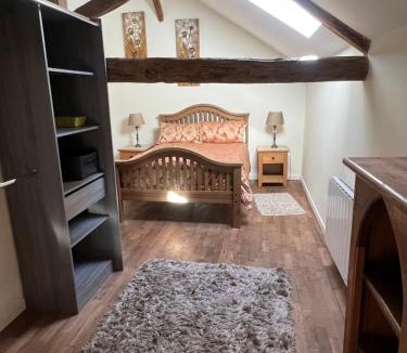 Bersac-sur-Rivalier House | Wisteria cottage