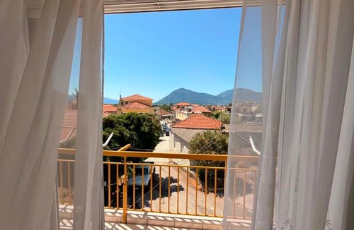 Monastiraki Apartment | Yiayia Mia Village House