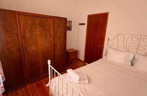 Monastiraki Apartment | Yiayia Mia Village House