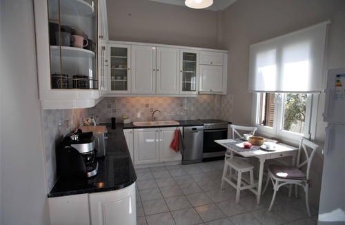 Ermoupoli Villa | Your home away from home