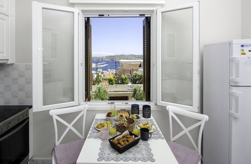 Ermoupoli Villa | Your home away from home