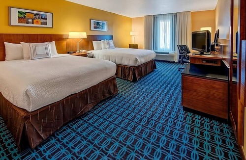 Florida Center Hotel | Your Orlando Adventure Starts Here! 2 Spacious Units, Swimming Pool + Breakfast!