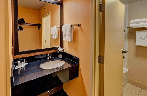 Florida Center Hotel | Your Orlando Adventure Starts Here! 2 Spacious Units, Swimming Pool + Breakfast!