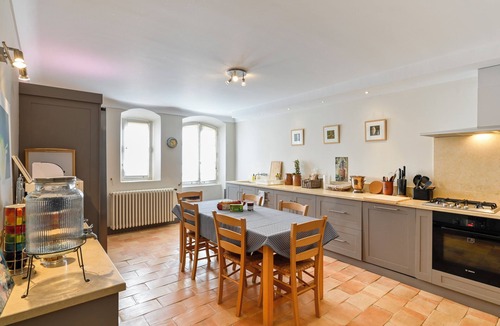 Pertuis Apartment | Your own corner of Provence in a 18th century typical bastide