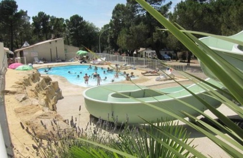 Mondragon House | ZEcamping 3 étoiles animé piscine chauffée locatif TV BBQ clim 24m2