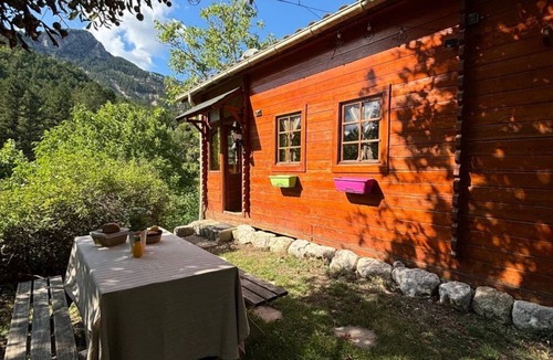 Castellane Ski Chalet | ZEcamping 3 étoiles pet friendly locatif TV LV 35m2 6 pers