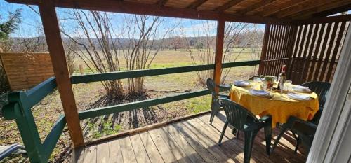 Saint-Laurent-du-Verdon Other | ZEcamping 3 étoiles pet friendly et piscine avec accès direct à un lac