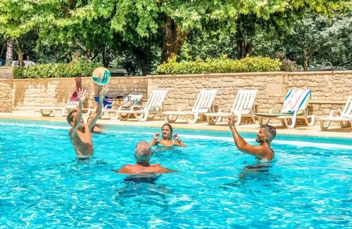 Saint-Jean-du-Gard Ski Chalet | ZEcamping 3 étoiles piscine locatif BBQ 30m2 2 pers