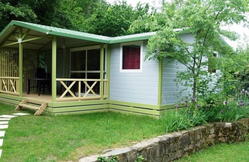 Saint-Jean-du-Gard Ski Chalet | ZEcamping 3 étoiles piscine locatif BBQ clim 50m2 8 pers