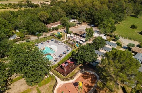 Callas House | ZEcamping 4* espace aquatique toboggans animaux acceptés tente TV clim