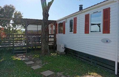 Massillargues-Attuech House | ZEcamping 3 étoiles toboggans mobil-home BBQ clim 40m2 6 pers