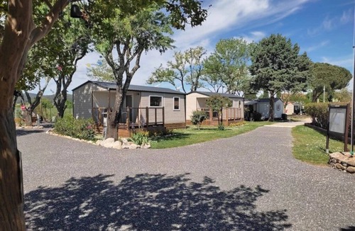 Massillargues-Attuech House | ZEcamping 3 étoiles toboggans mobil-home BBQ clim 40m2 6 pers