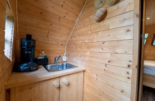 Chassenard Cabin | ZEcamping piscine chauffée animaux acceptés sauna cabane BBQ 6m2