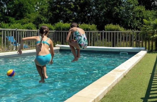 Chassenard Cabin | ZEcamping piscine chauffée pet friendly locatif BBQ 4 pers