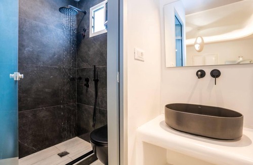 Perissa Hotel | Zen Suites & Spa