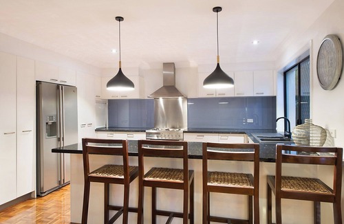 Broadbeach Waters House | Zen (With Car Parking)