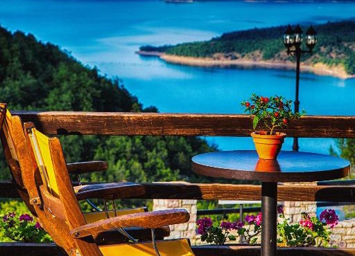 Χρυσοπελεια - Chrisopeleia Lake View