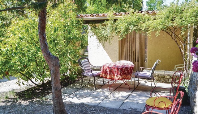 1 bedroom amazing home in Crillon le Brave