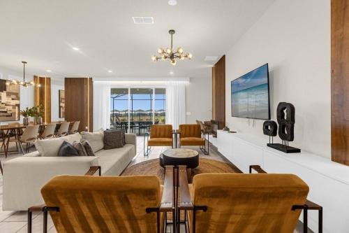 10 Bd 8 Ba Windsor Island 1994 Sd