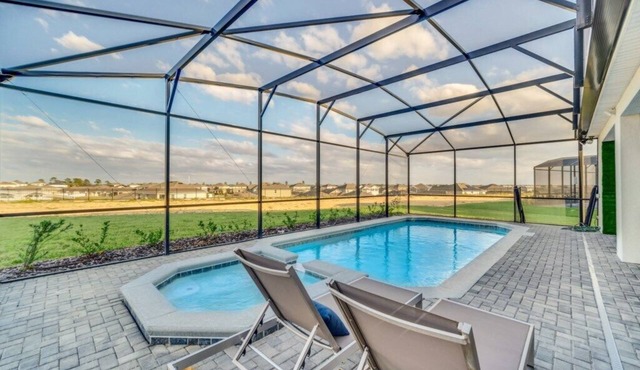 10 BED | 8 BATH Villa Gameroom & Pool