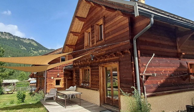 104m² wooden chalet in the heart of a preserved regional mountain park