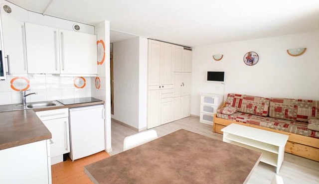 10m from resort center, 6th floor, balcony, tv, ski locker, 40m², Tignes