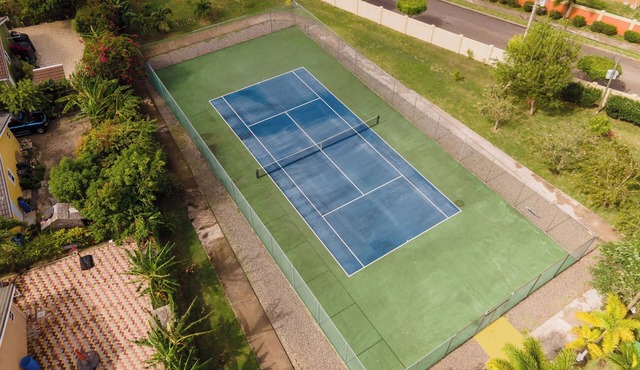 15min to Ocho Rios-Family sized 2bed/2bath-Pool-BBQ Grill-100Mbps-Gated Complex