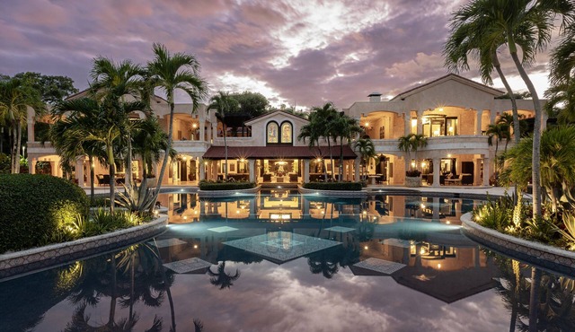19 Suites Tropical Beachfront Luxury Villa