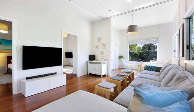 2-Bed Beach House in Burleigh Heads Amidst Nature