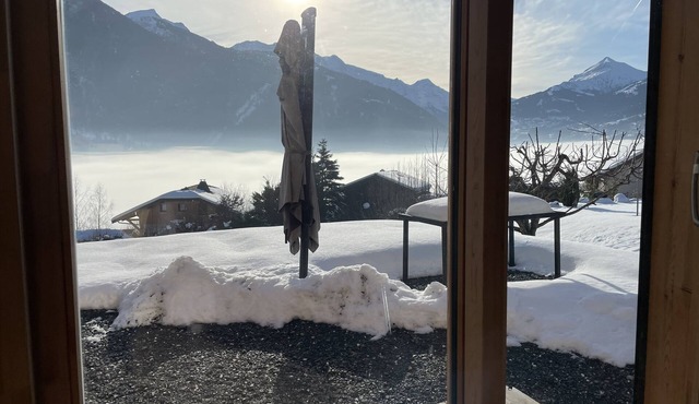 2* GÎTE IN CHALET WITH LARGE TERRACE AND VIEW OF MONT BLANC RANGE.