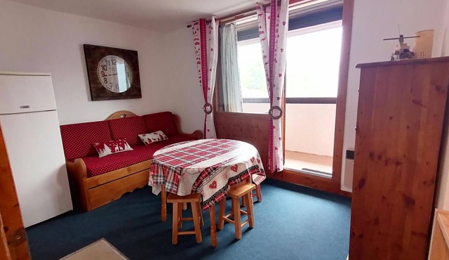 2-Room Apartment · Ski-in/Ski-out · Mountain Corner